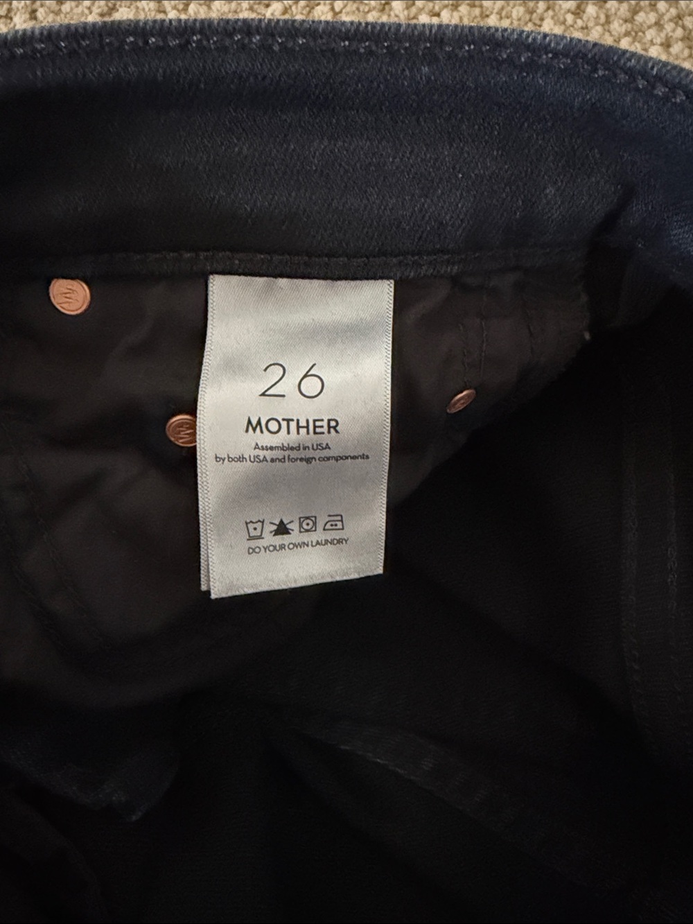 MOTHER Denim The Weekender Deep End Black Flare Jeans Size 26 Like-New - Picture 6 of 8